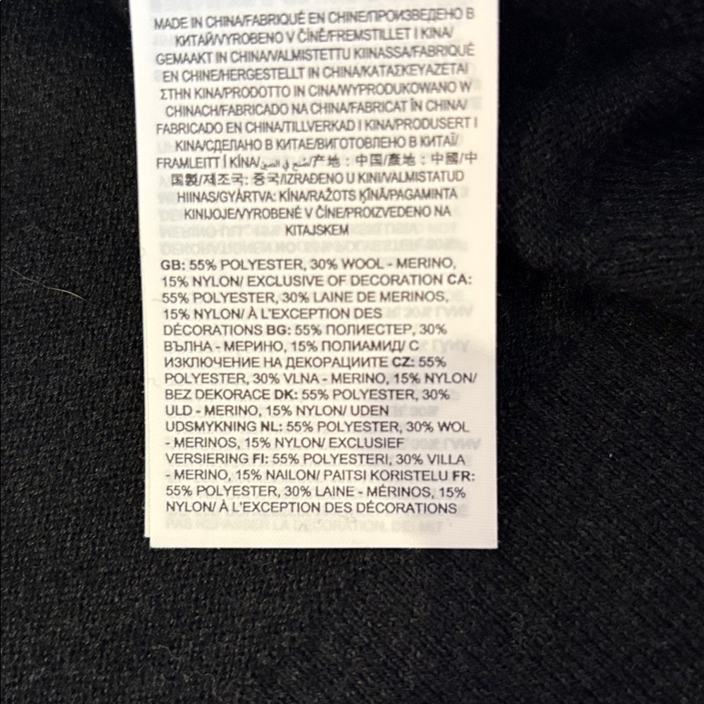 Men’s Smartwool V neck sweater. - Picture 7 of 13